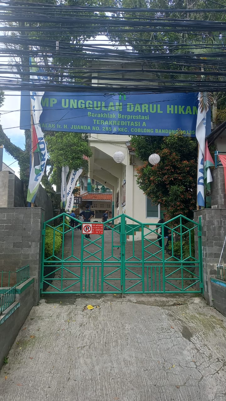 Gerbang Utama Sekolah,