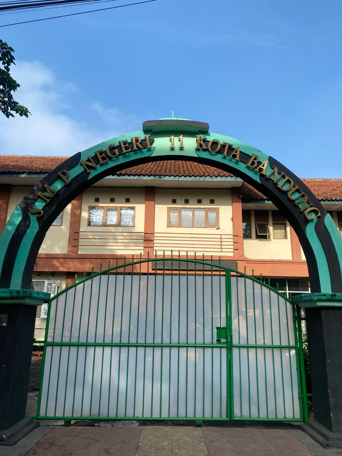 Gerbang Utama SMPN 11