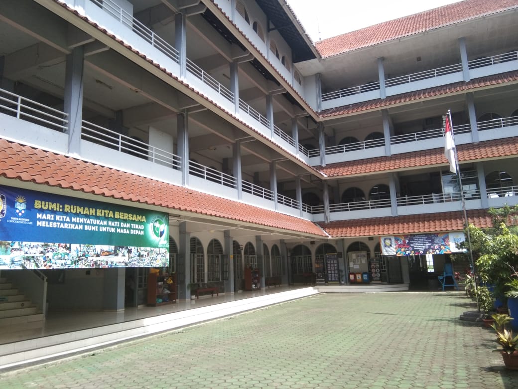 Halaman dalam sekolah