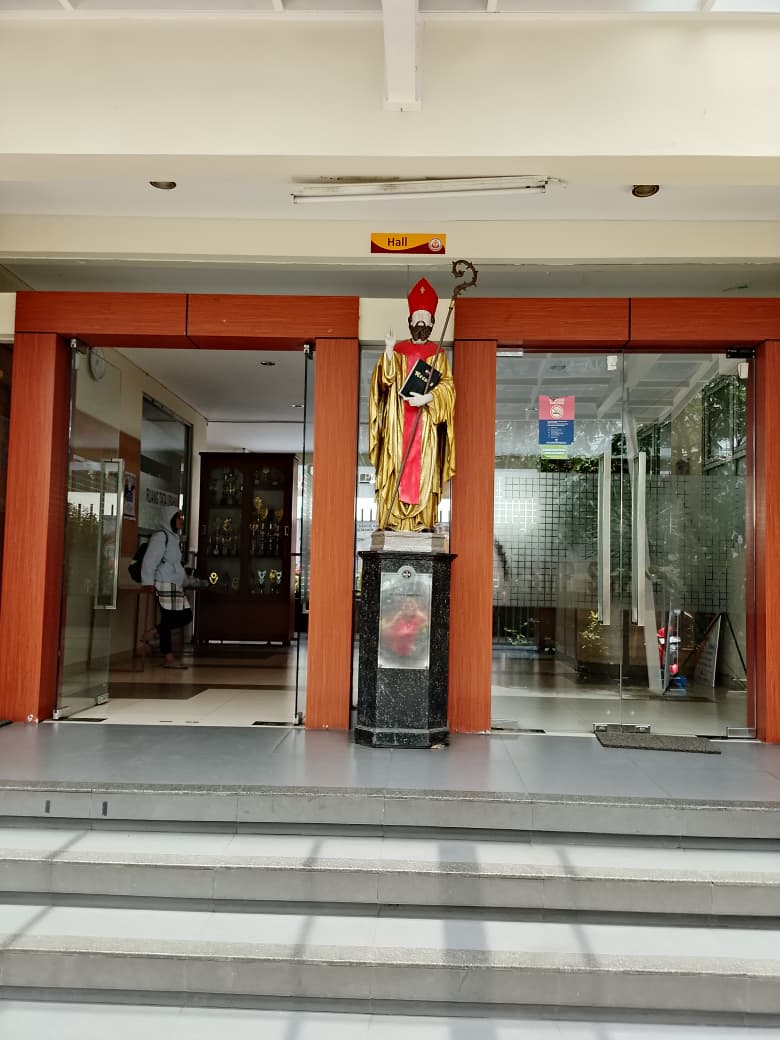 Pintu hall