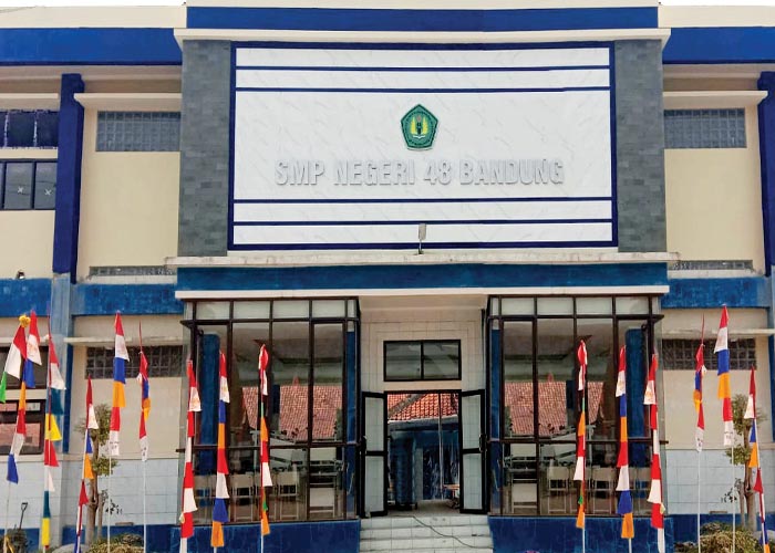 Gedung depan sekolah
