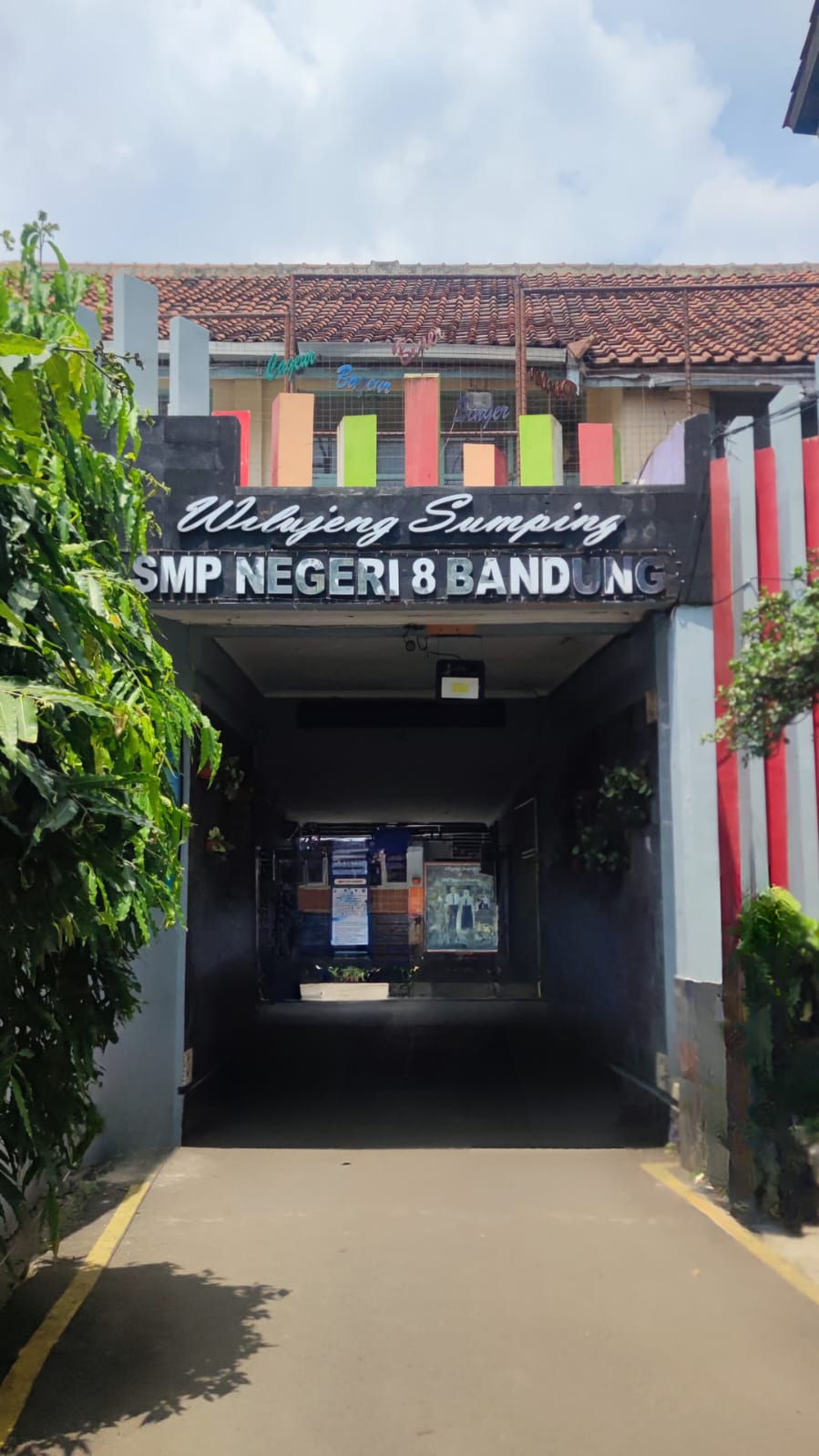 Gerbang SMPN 8 Bandung