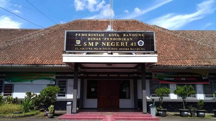 Plang Sekolah SMPN 41 Bandung