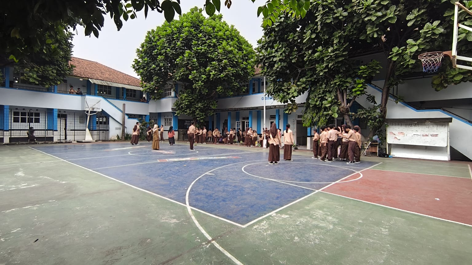 Foto halaman dalam Sekolah