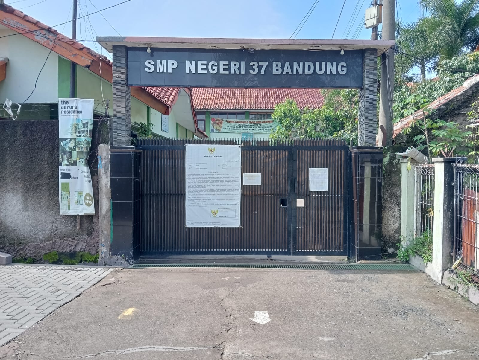 GERBANG SMP NEGERI 37 BANDUNG
