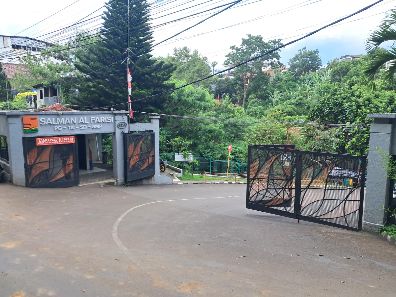 Gerbang Utama Sekolah