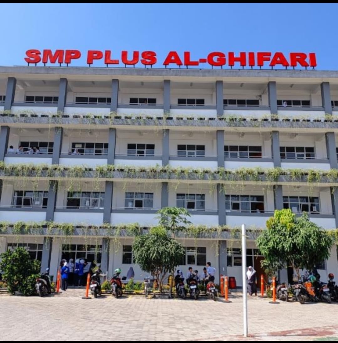 Foto Plang SMP Plus Al Ghifari