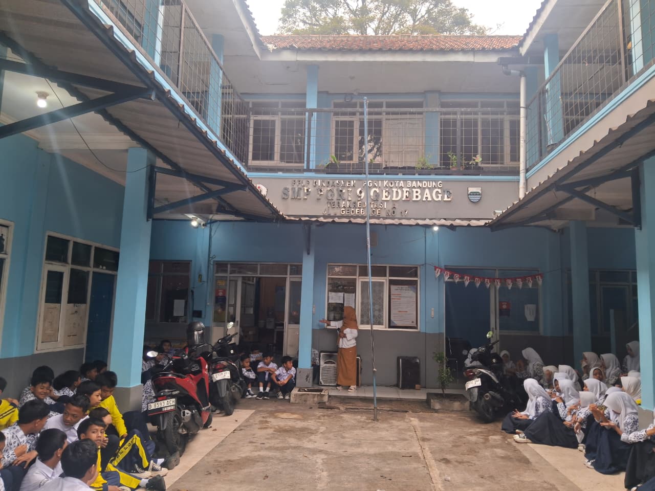 GERBANG UTAMA SEKOLAH