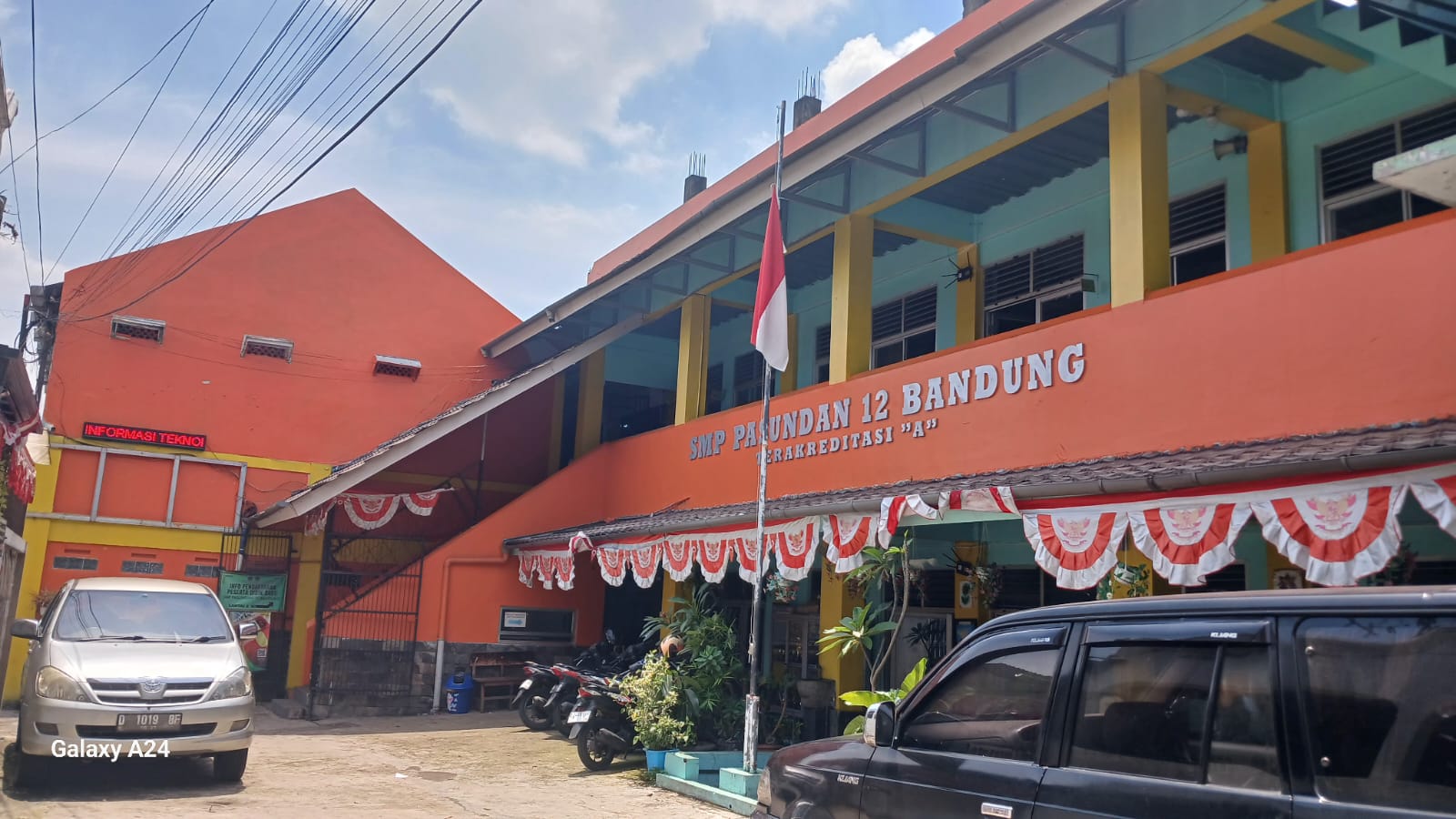Gedung Utama Sekolah SMP Pasundan 12 Bandung