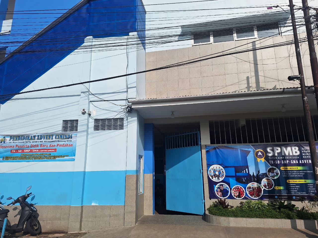 Foto Gerbang Utama Sekolah