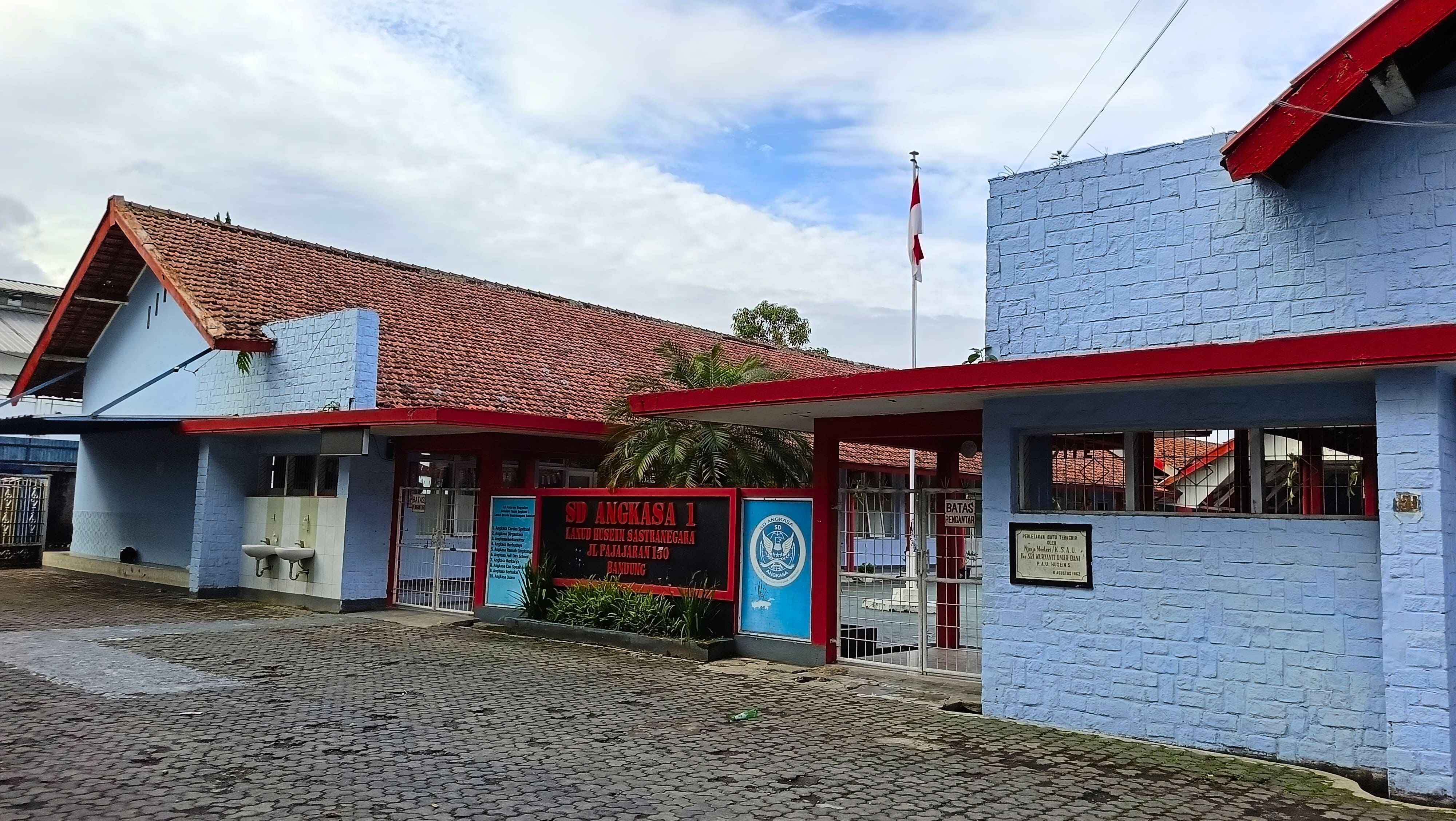 Foto Halaman Depan Sekolah