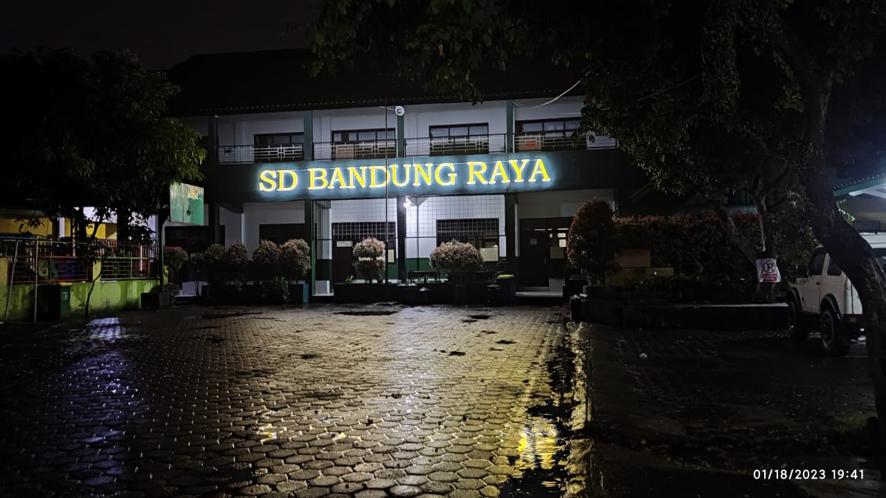 SD BANDUNG RAYA "Glow in the dark"