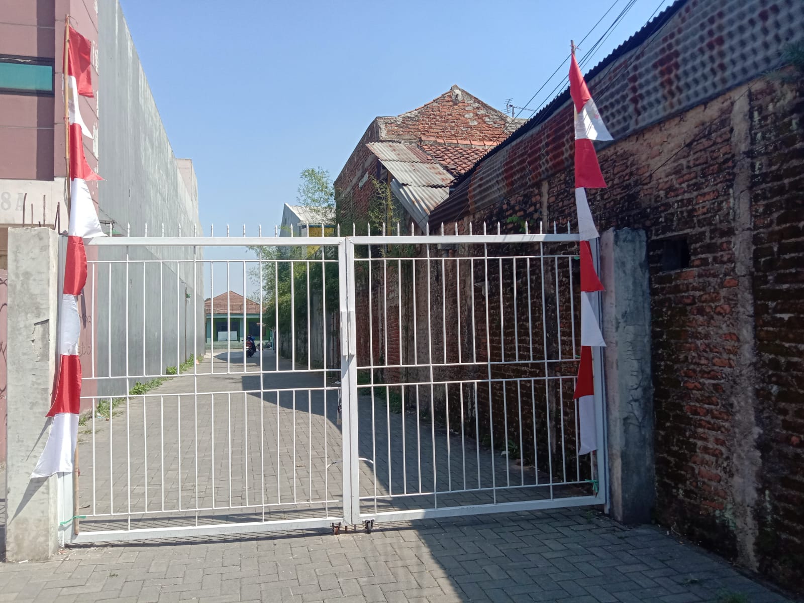 gerbang utama sekolah