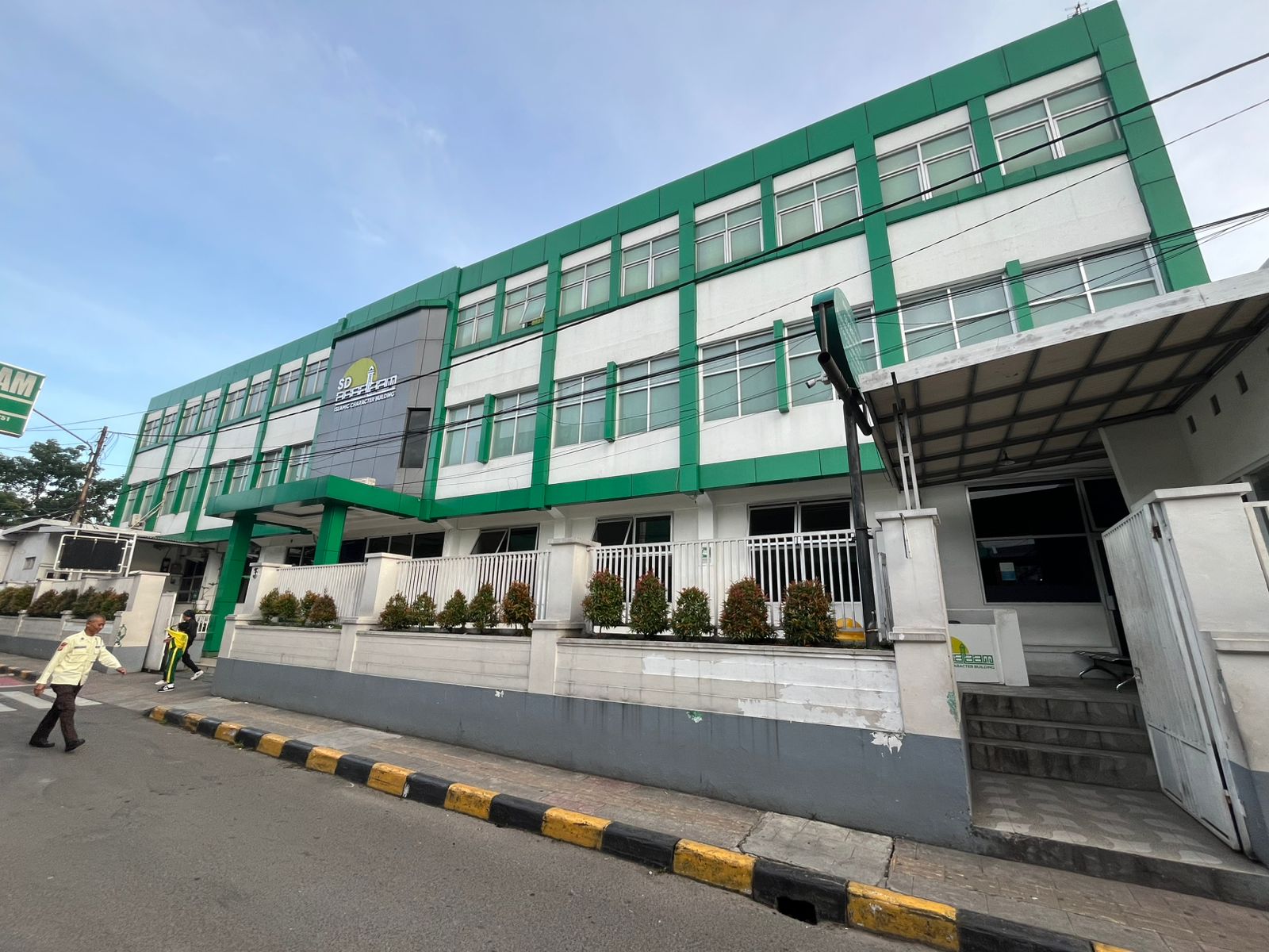 GEDUNG UTAMA SEKOLAH