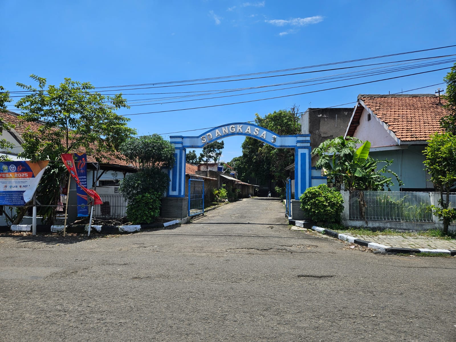 Foto Gerbang Sekolah