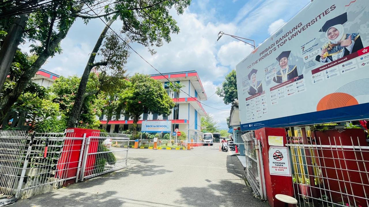 GERBANG UTAMA SD PRIBADI