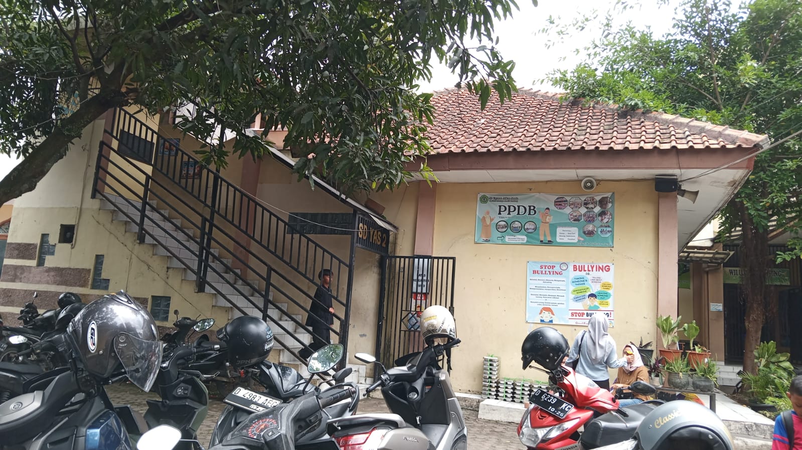 gedung utama sekolah