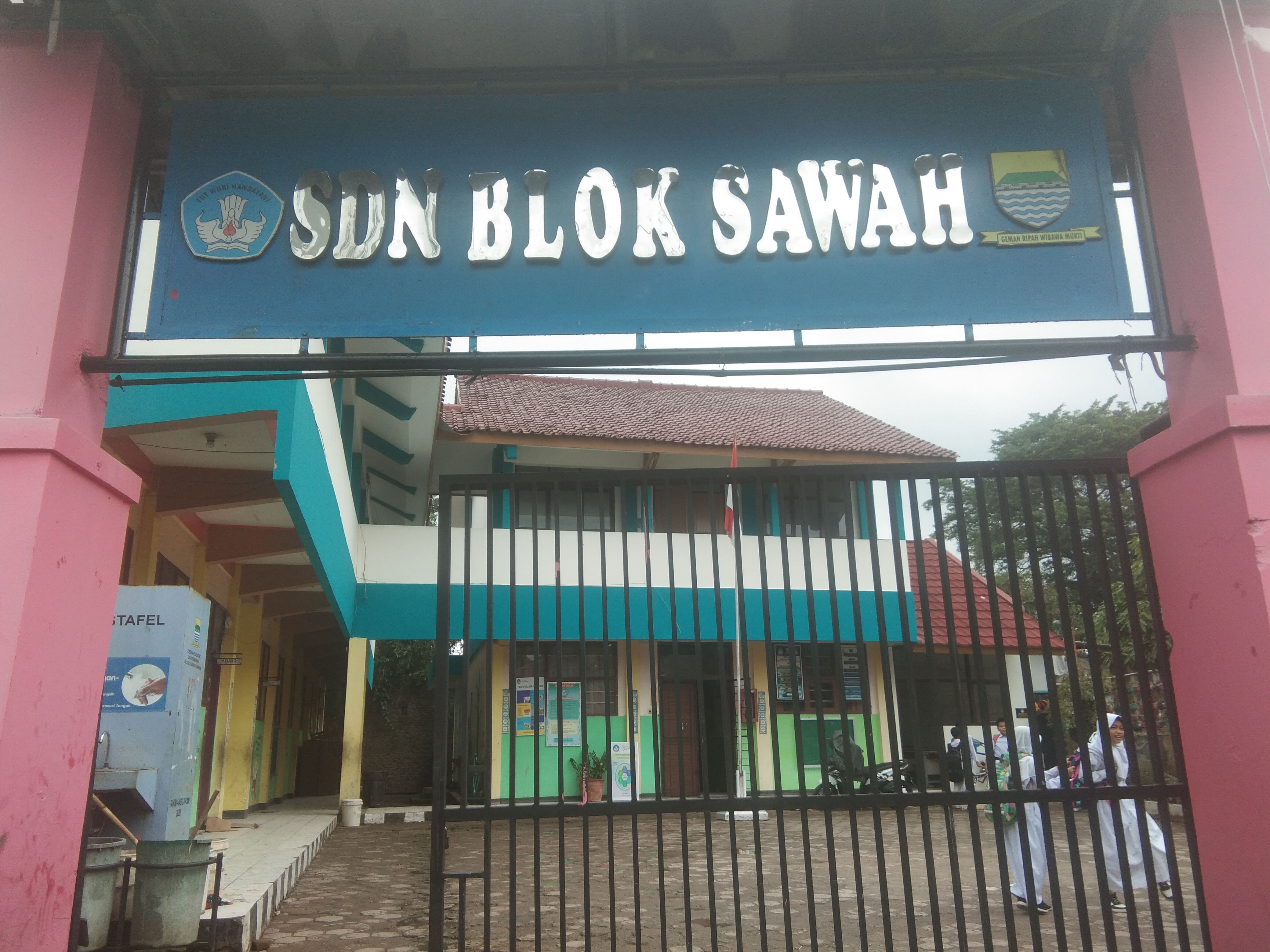 GERBANG SEKOLAH SDN 232