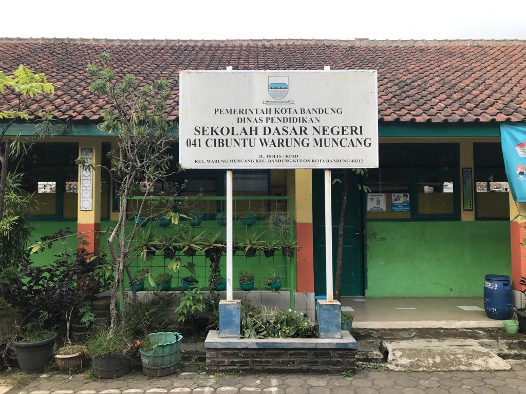 Foto B, Plang Sekolah