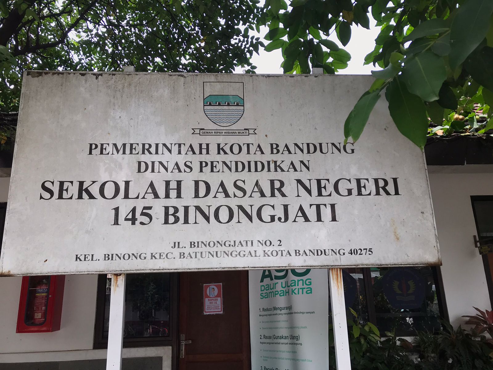 plang sekolah