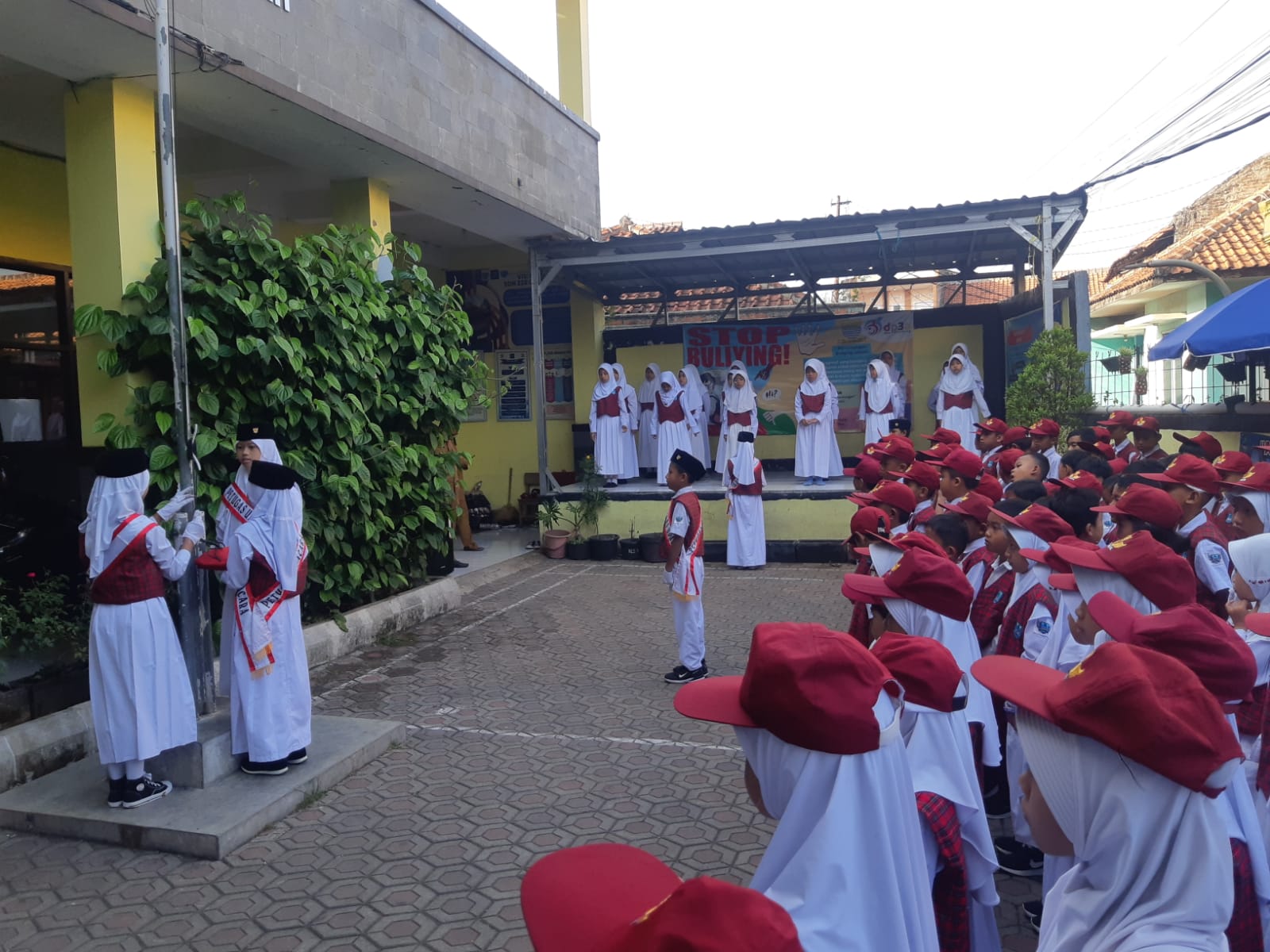 Upacara Bendera Hari Senin