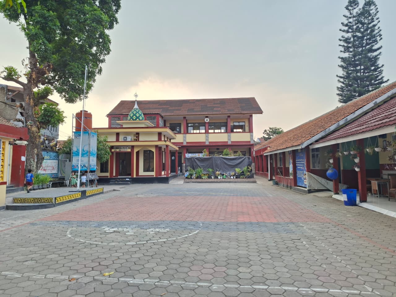 Halaman Sekolah