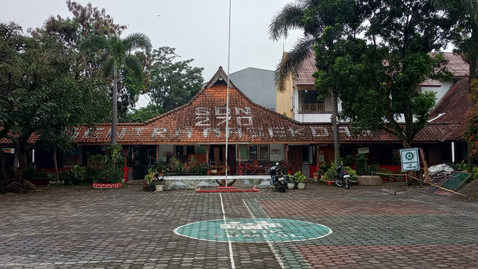 Gedung C (Ruang Kepala Sekolah, Ruang Guru dan Ruang Operator)