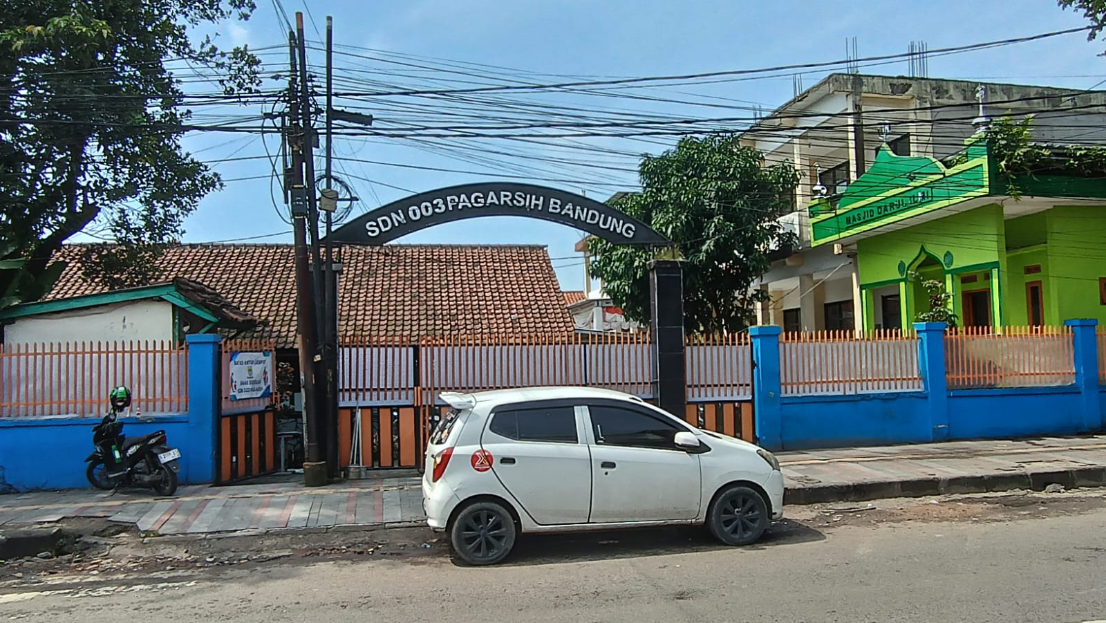GERBANG SEKOLAH