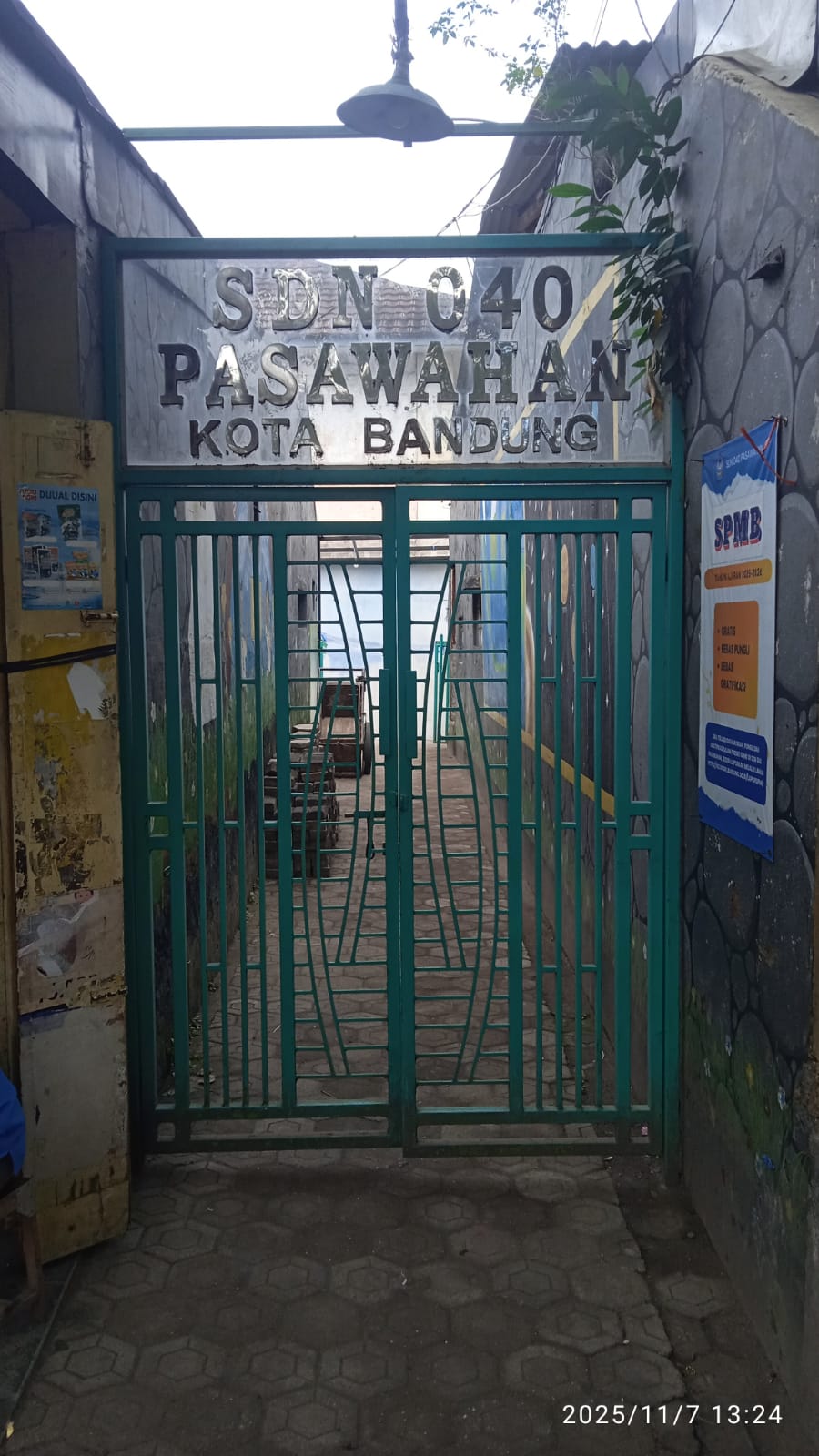 Foto Gerbang Sekolah