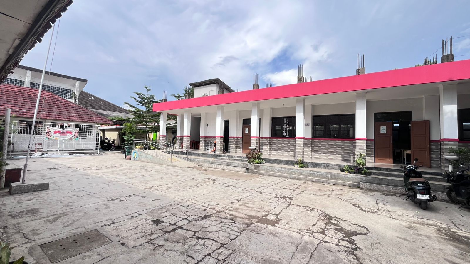 GEDUNG UTAMA SEKOLAH