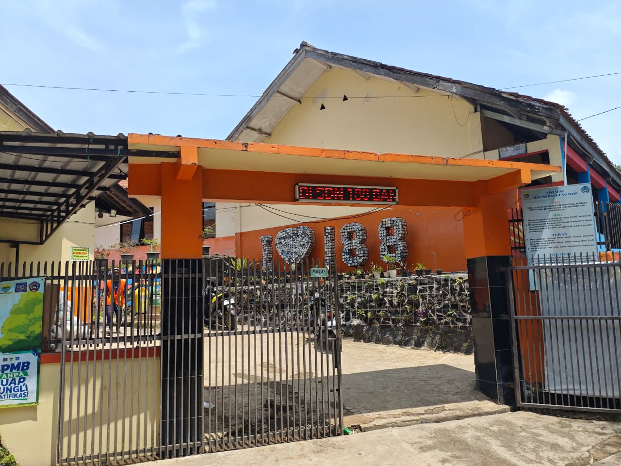 Gerbang Utama Sekolah