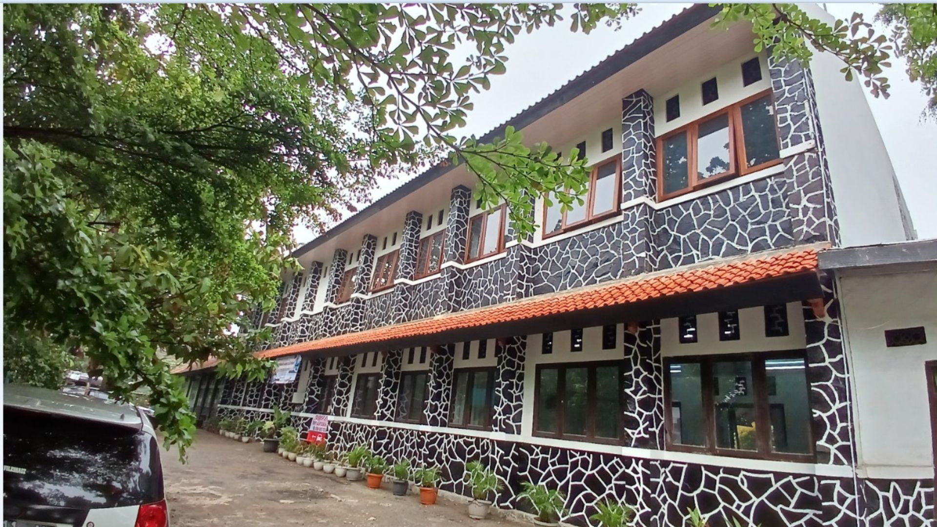 Gedung Utama Sekolah (Luar)