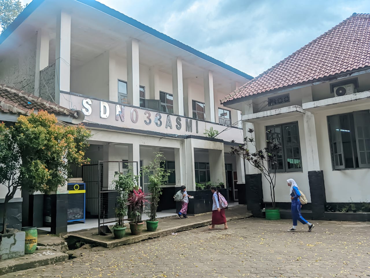 Gerbang Utama Sekolah B