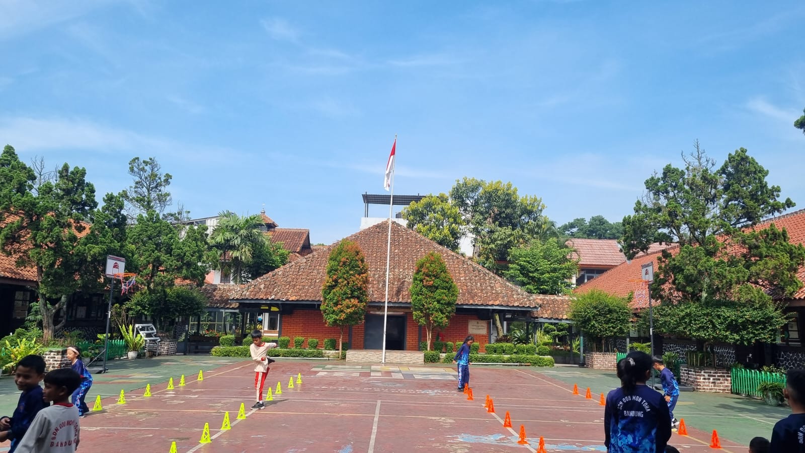 FOTO GEDUNG UTAMA SEKOLAH