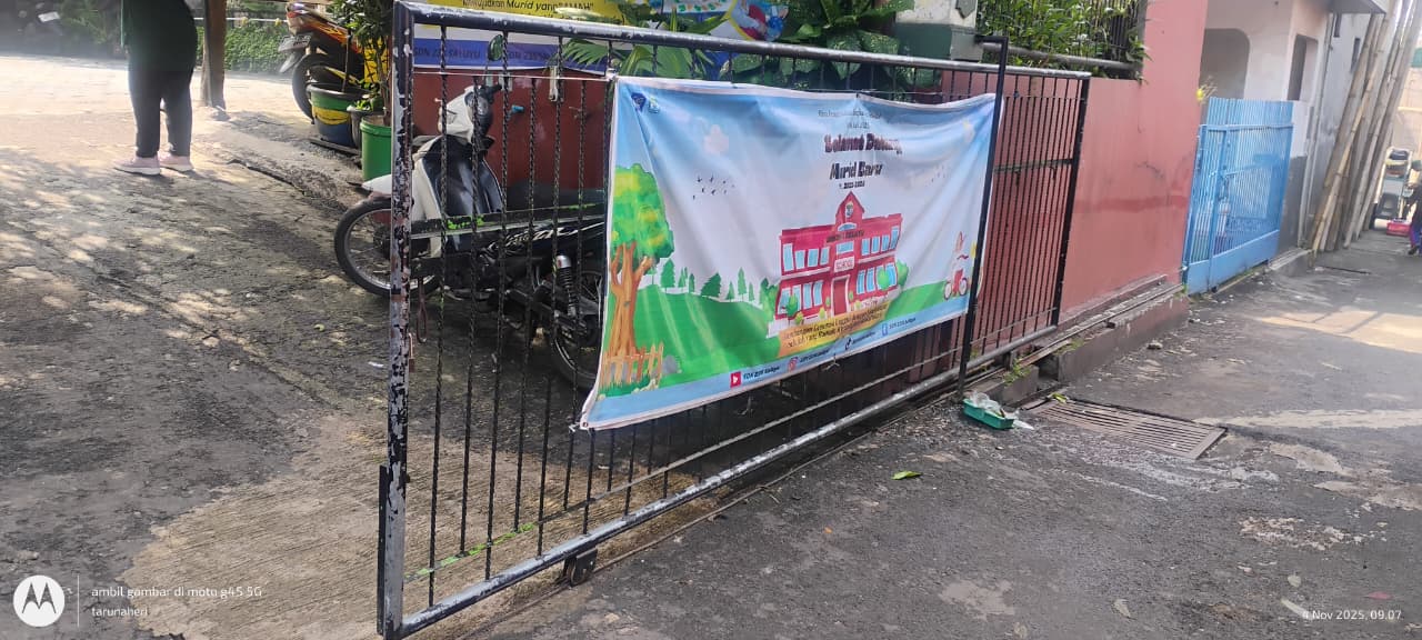 Foto gerbang utama sekolah