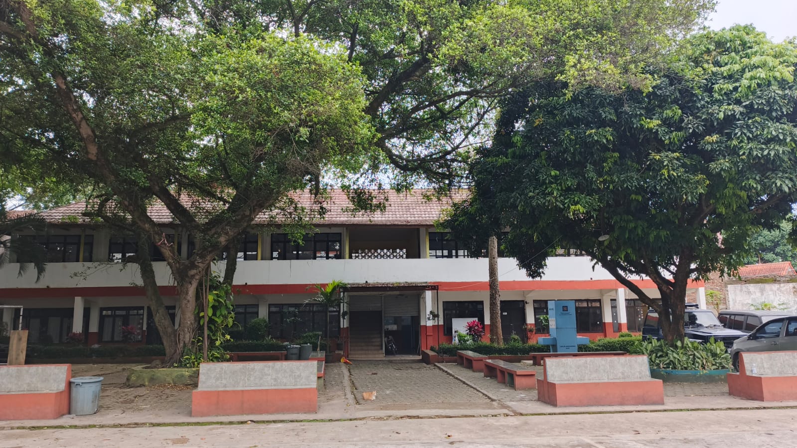 GEDUNG SEKOLAH 3