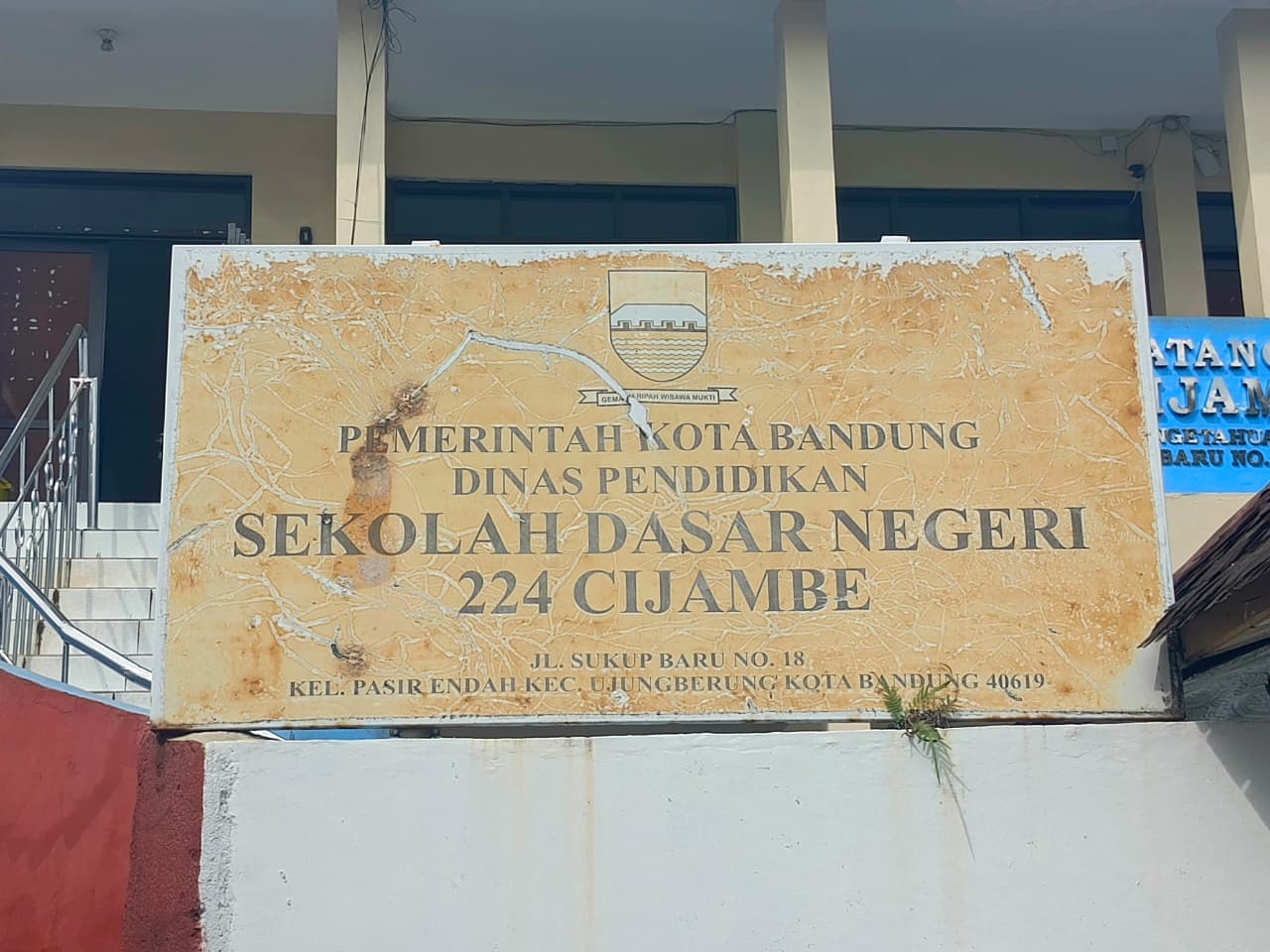 PLANG PAPAN NAMA SEKOLAH