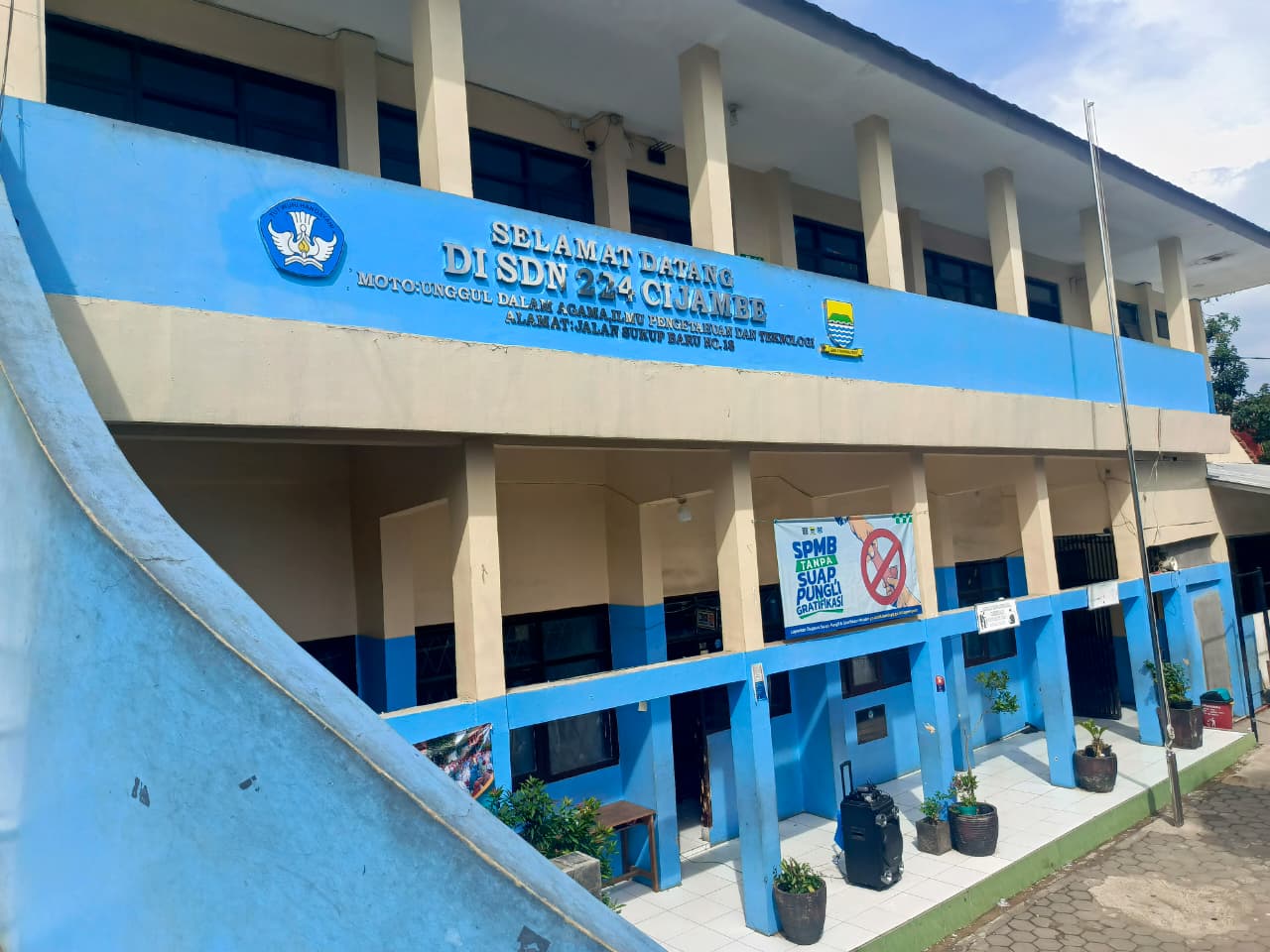 GEDUNG UTAMA SEKOLAH