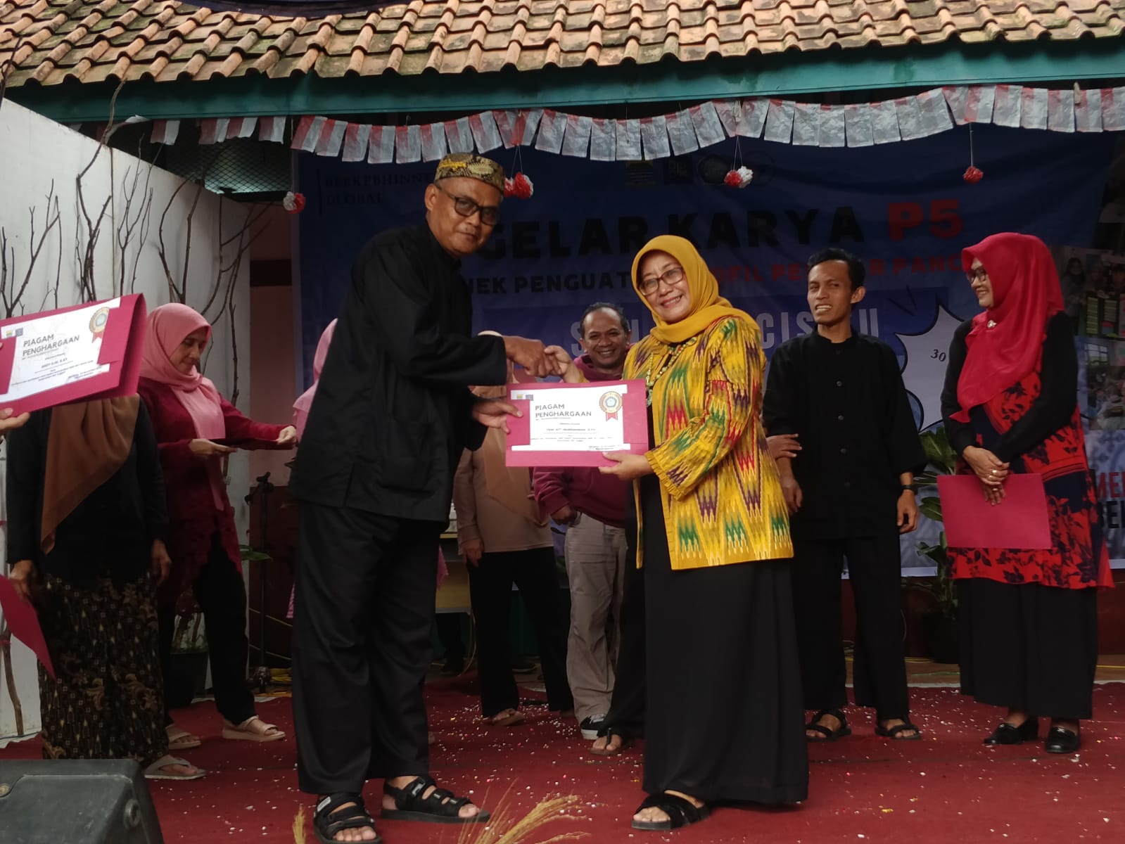 SERTIFIKAT PENGHARGAAN PROJEK KEPADA Yeni Siti Nurrohmah,S.Pd