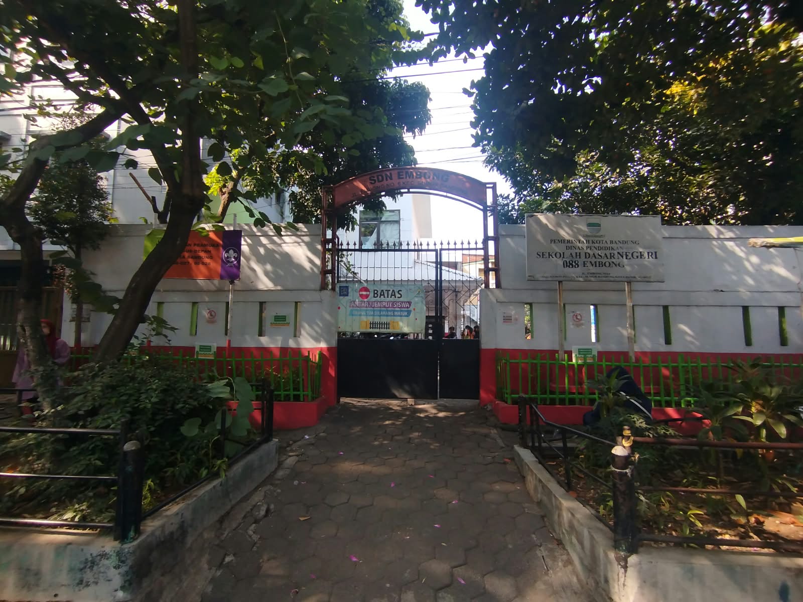 FOTO TAMPAK LUAR SDN 088 EMBONG
