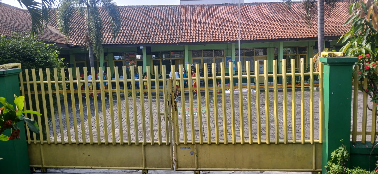 Foto Gerbang Sekolah