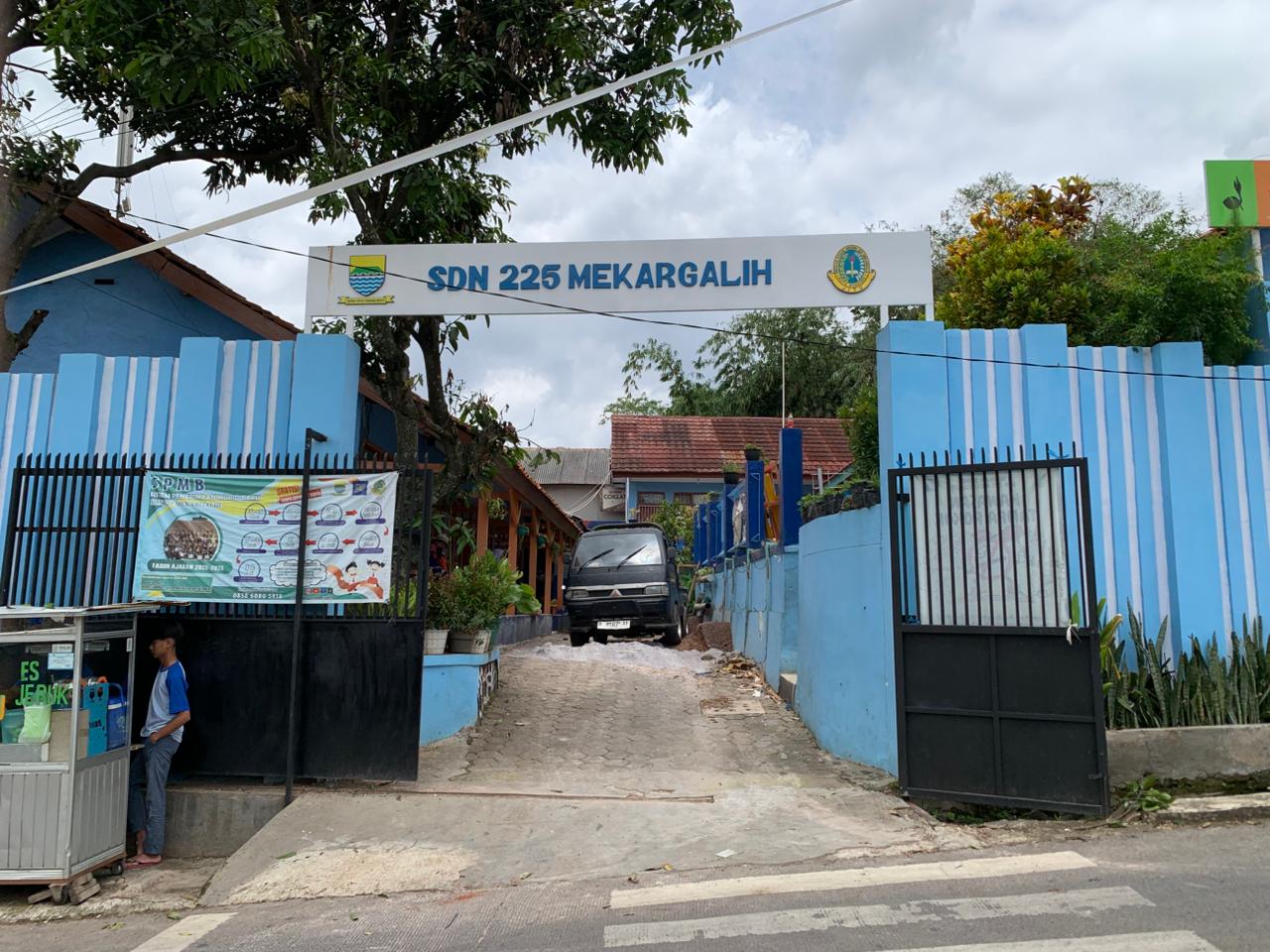 Foto Gerbang Utama Sekolah