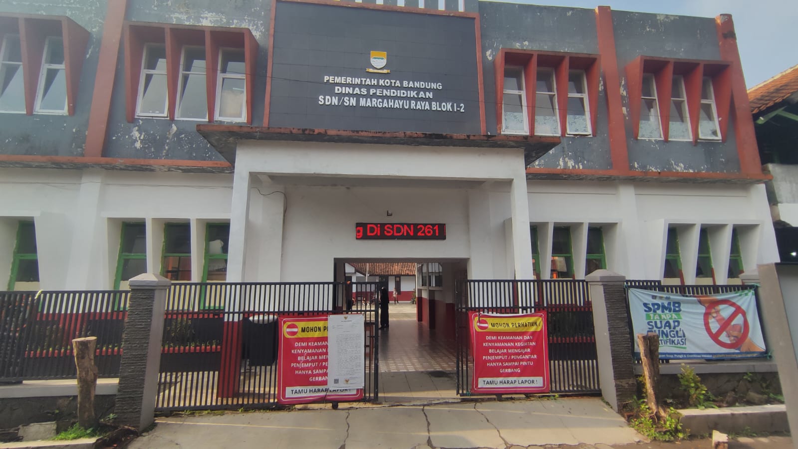 Gerbang Utama Sekolah