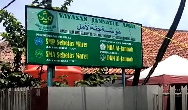 plang sekolah