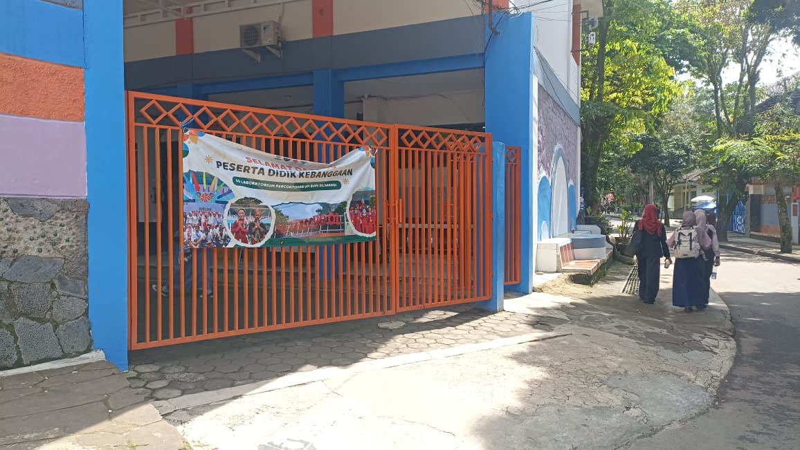 Foto Gerbang Utama Sekolah SD Laboratorium Percontohan UPI