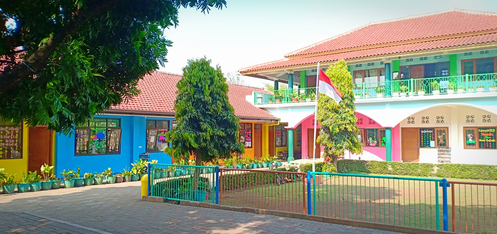 gerbang utama tampak depan