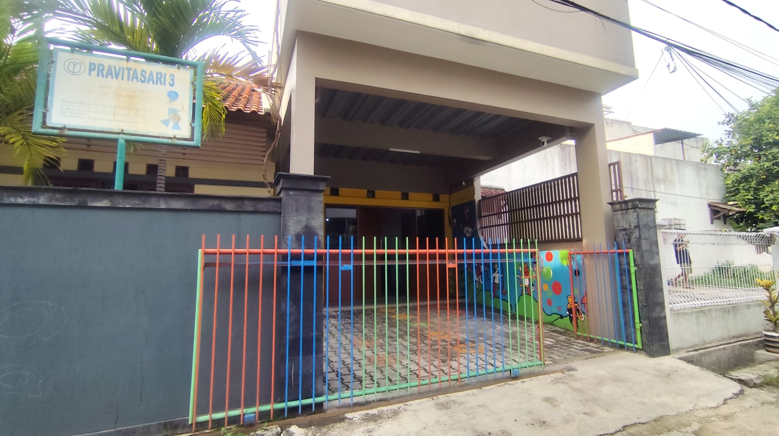 gerbang utama sekolah