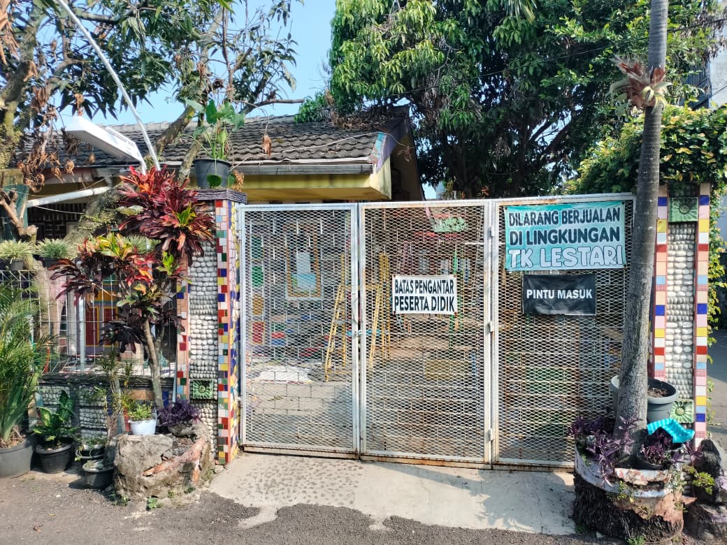 Foto Gerbang utama sekolah