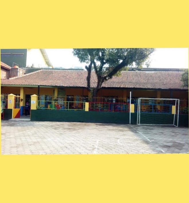 Gerbang utama sekolah