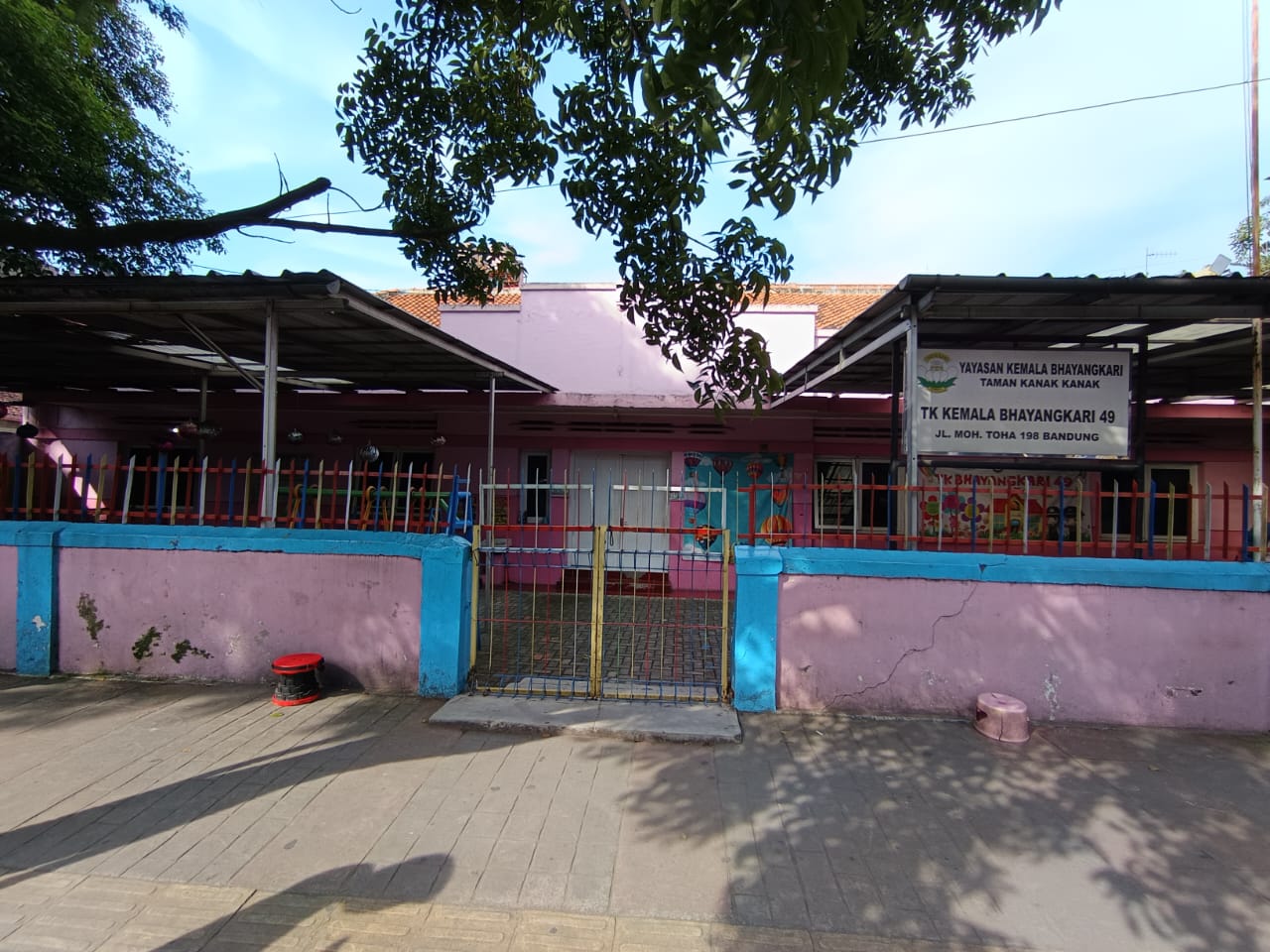 Foto sekolah keseluruhan